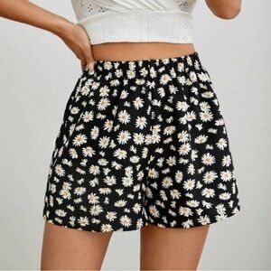 Black Daisy Print Elastic Waist Shorts